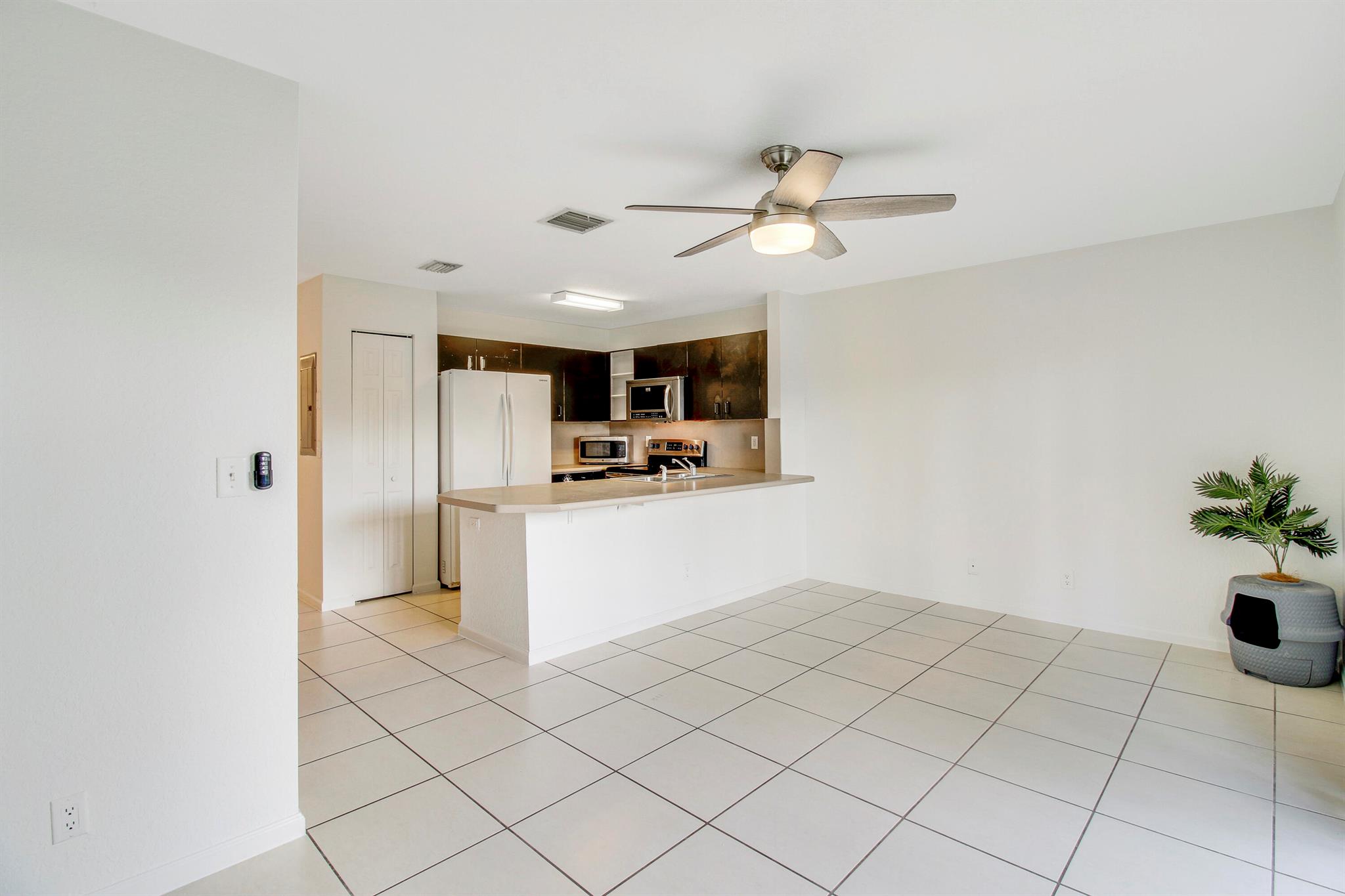 Summit Lake Dr, West Palm Beach, FL 33406