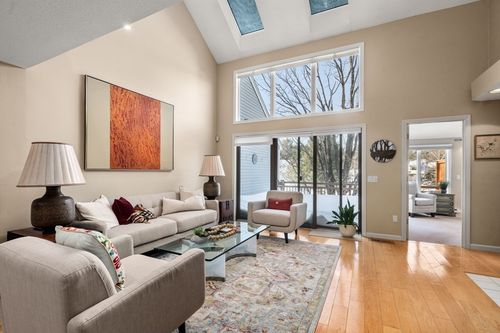 5-5 Pickwick Way, Wayland, MA, 01778-3848 | Card Image