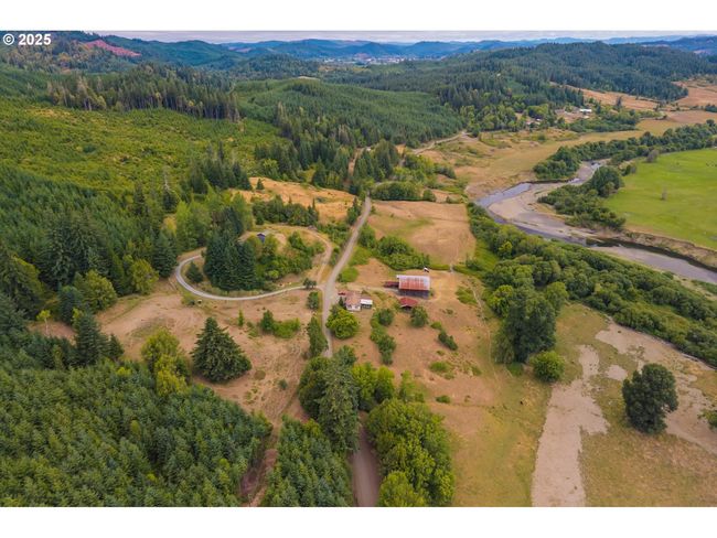 51372 Old Broadbent Rd, House other with 3 bedrooms, 2 bathrooms and 2 parking in Myrtle Point OR | Image 43