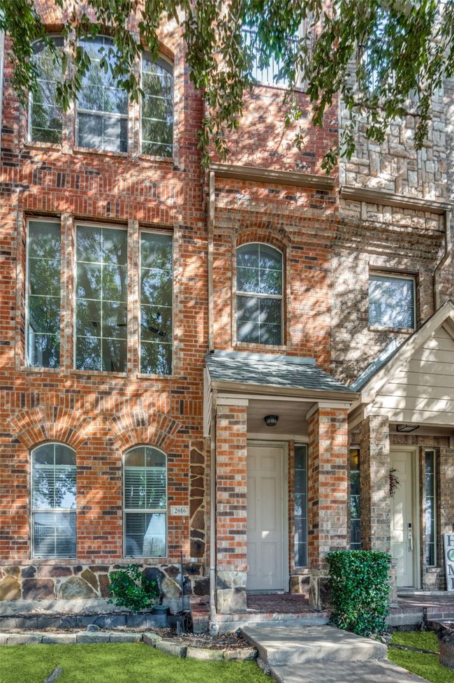 2016 N Haskell Ave, Townhouse with 2 bedrooms, 2 bathrooms and null parking in Dallas TX | Image 10