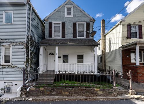 39 Lloyds Ln, Wilkes Barre, PA, 18702-4725 | Card Image