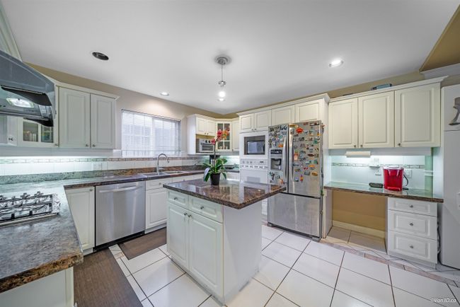 7469 2 Nd Street, House other with 5 bedrooms, 3 bathrooms and 2 parking in Burnaby BC | Image 7