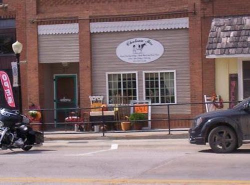 37 S Main St, Dayton, IA, 50530-7698 | Card Image