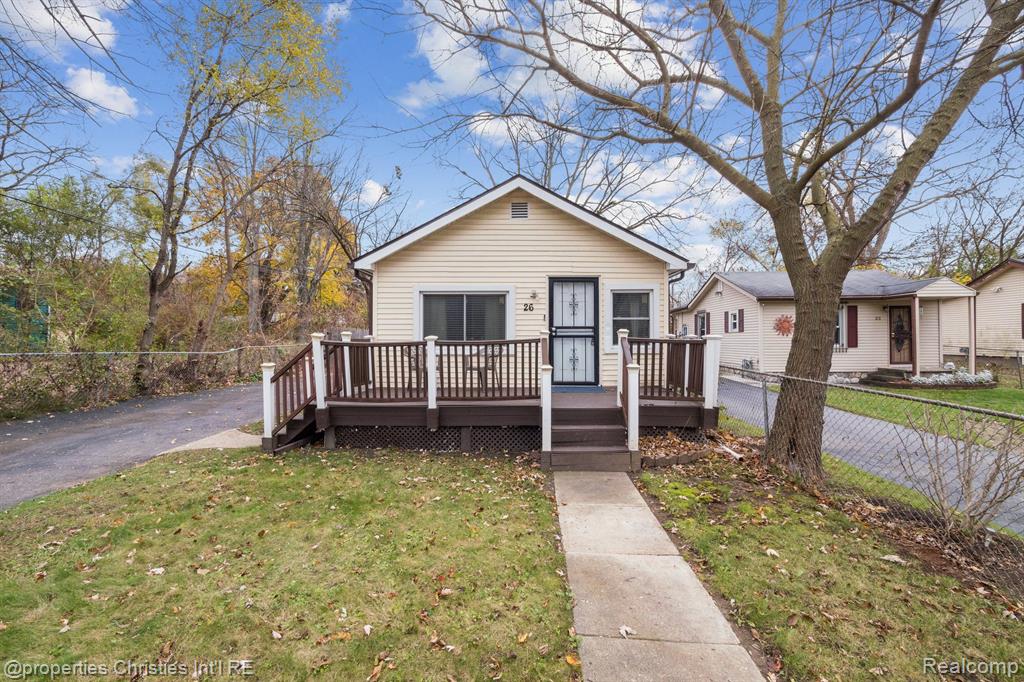 Crescent Dr, Pontiac, MI 48342