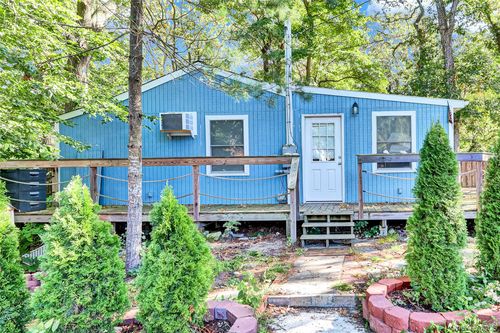 28 Hillcrest Dr, Baiting Hollow, NY, 11933-1268 | Card Image