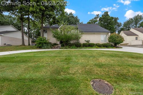 5322 Pond Bluff Dr, West Bloomfield, MI, 48323-2444 | Card Image