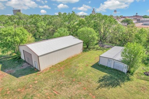 1 Holly Ln, Cordell, OK, 73632-4802 | Card Image