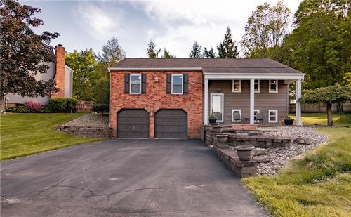 123 Rembrandt Dr, Butler, PA, 16002-7557 | Card Image