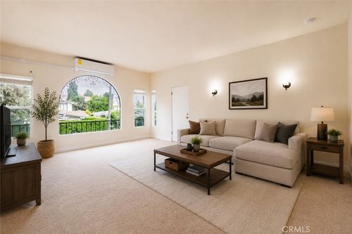 211 N Vendome St, Los Angeles, CA, 90026-4638 | Card Image