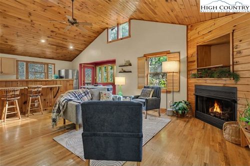 322 Browns Chapel Crst, Boone, NC, 28607-9553 | Card Image