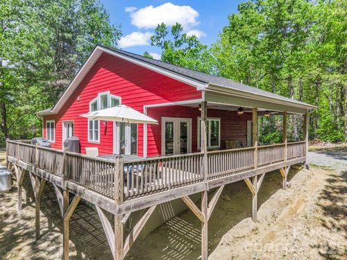 565 Pinewood Knoll Dr, Hendersonville, NC, 28739-4583 | Card Image