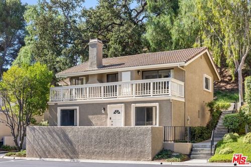 425 Vista Dorado Ln, Oak Park, CA, 91377-3721 | Card Image