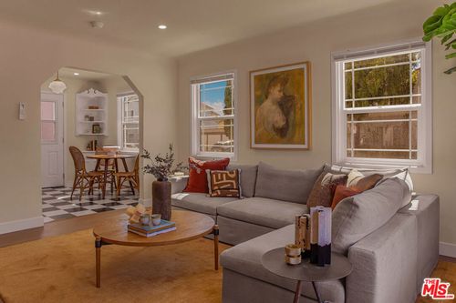 5315 Saturn St, Los Angeles, CA, 90019-3954 | Card Image