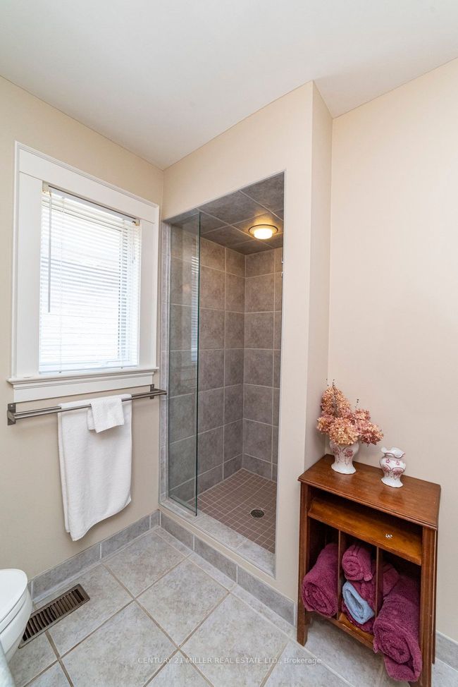 46 Giffin Rd, House other with 2 bedrooms, 3 bathrooms and 4 parking in Dundas ON | Image 25