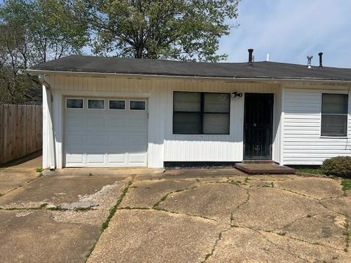 386 Mcfarland Dr, Memphis, TN, 38109-7042 | Card Image