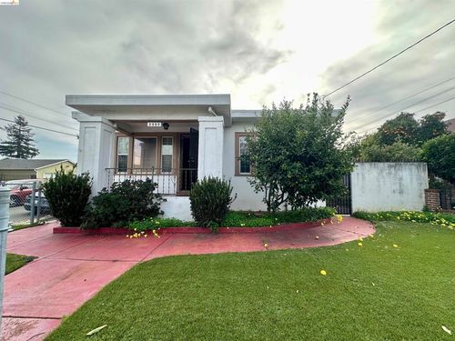 2050 102nd Ave, Oakland, CA, 94603-3316 | Card Image