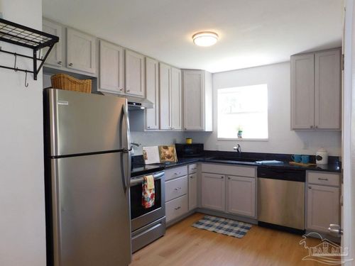 6508 E Shore Dr, Pensacola, FL, 32505-2119 | Card Image