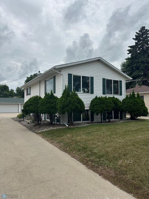 2126 5th Ave S, Fargo, ND, 58103-1412 | Card Image