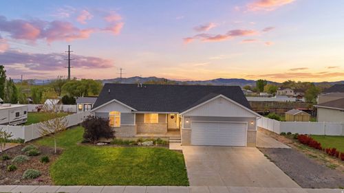 1062 S 700 W, Tremonton, UT, 84337-1945 | Card Image