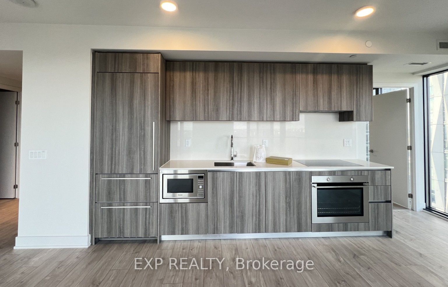Residential Lease in Toronto C02 5