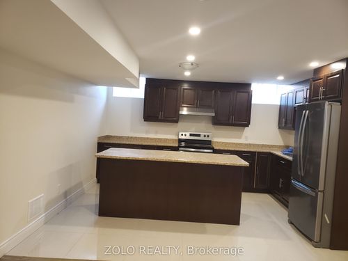 lower-58 Gibson Cir, Bradford, ON, L3Z0X1 | Card Image