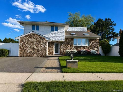 62 Summit St, Oyster Bay, NY, 11771-2318 | Card Image