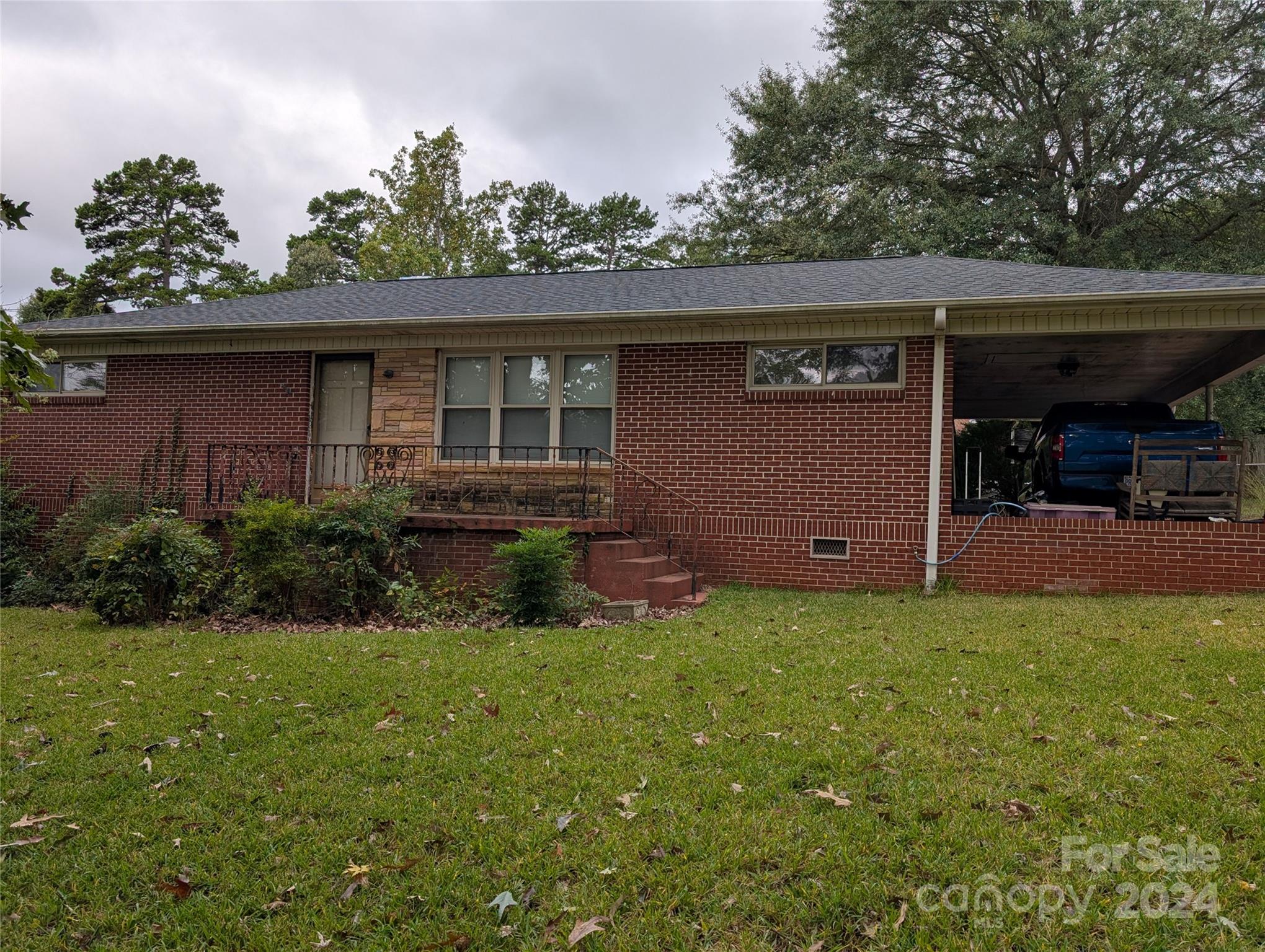 2nd St, Hickory, NC 28602