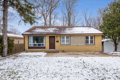 9 Karen Cres, House other with 3 bedrooms, 2 bathrooms and 4 parking in Orillia ON | Image 3