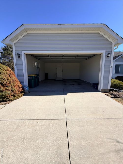 36-100 Aberdeen Dr, Flushing, MI, 48433-2660 | Card Image