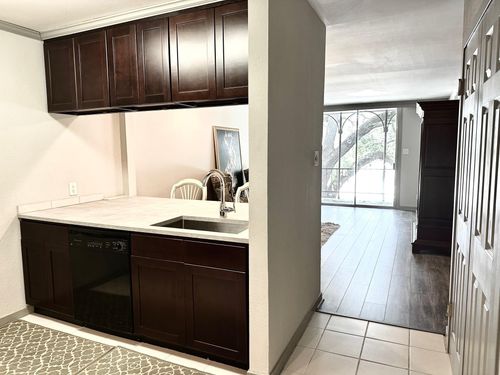 22-3300 Yorktown St, Houston, TX, 77056-6923 | Card Image