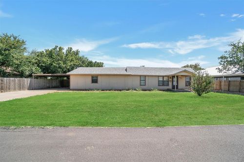 604 8th St, Snyder, OK, 73566-2012 | Card Image