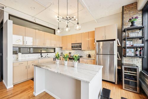 unit-607-290 Market St, Minneapolis, MN, 55405-1685 | Card Image