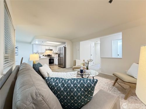 e101-1626 Grant Ave S, Renton, WA, 98055-3674 | Card Image