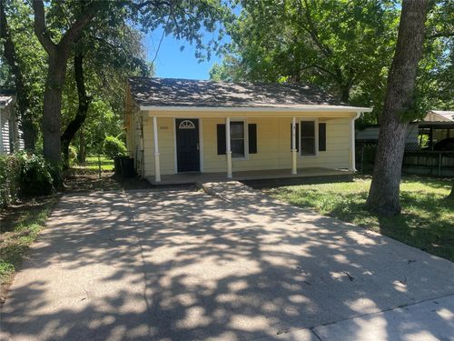 3000 Pueblo Trl, Lake Worth, TX, 76135-3851 | Card Image