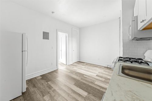36 30th St, Astoria, NY, 11106-3217 | Card Image