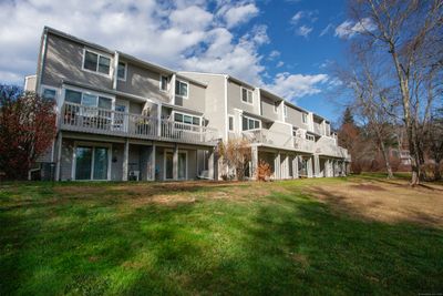 76 - 76 Hilltop Drive, Condo with 2 bedrooms, 1 bathrooms and null parking in Simsbury CT | Image 2