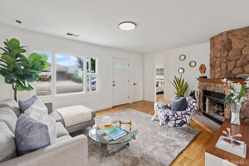 540 Dolphin Dr, Pacifica, CA, 94044-1804 | Card Image