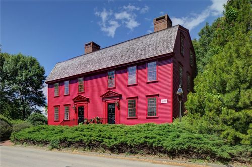 57 Farewell St, Newport, RI, 02840-2575 | Card Image