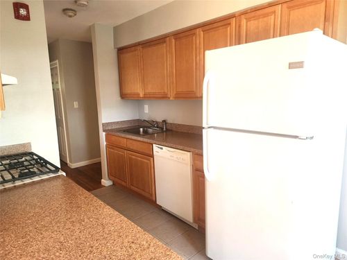 unit-15-18 Pavilion Ridge Way, Suffern, NY, 10901-4664 | Card Image