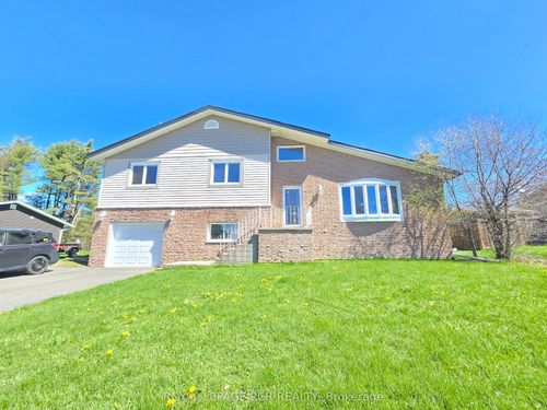 18 Westvale Dr, Bracebridge, ON, P1L1B5 | Card Image