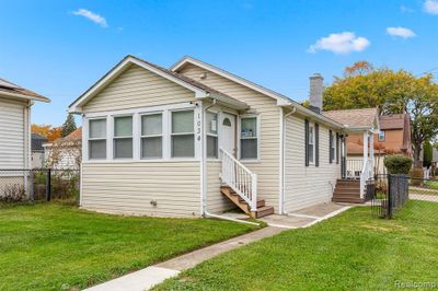 1034 Walnut Street, Home with 2 bedrooms, 1 bathrooms and null parking in Wyandotte MI | Image 1