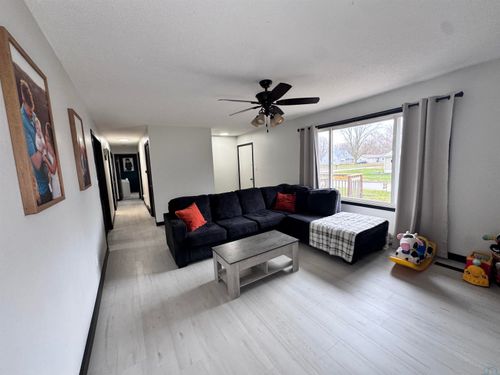 1302 Emerald St, Onawa, IA, 51040-1047 | Card Image