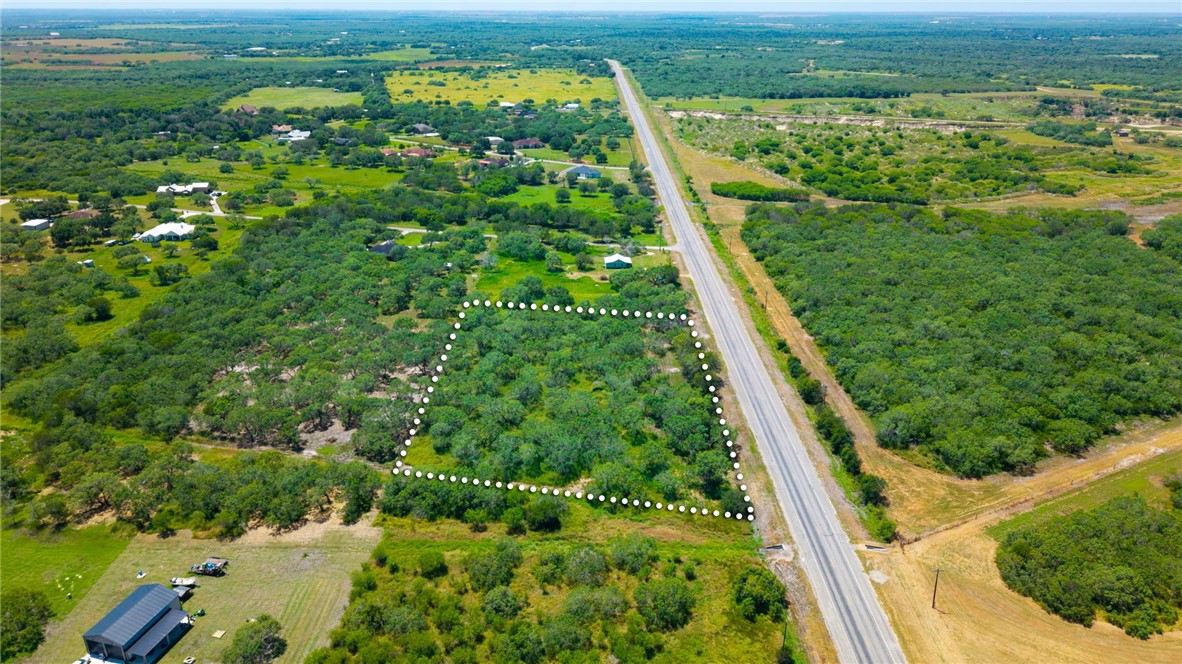 Land in Mathis 5