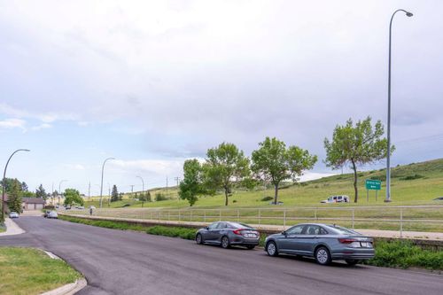 53 Beaconsfield Crescent Nw, Calgary, AB, T3K1W5 | Card Image