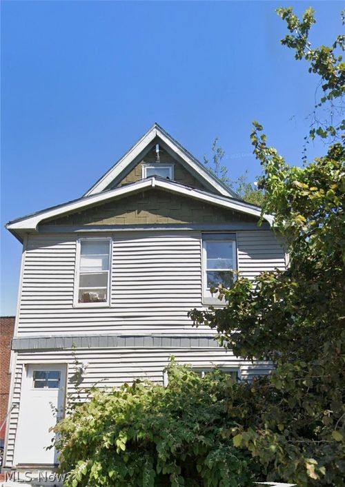 2621 E 111th St, Cleveland, OH, 44104-2601 | Card Image
