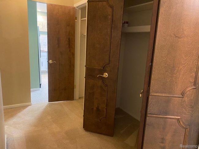 Lots of closet | Image 13