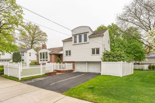 12 Sevland Rd, Newton, MA, 02459-2840 | Card Image