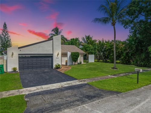 7471 Nw 35th St, Lauderhill, FL, 33319-4915 | Card Image