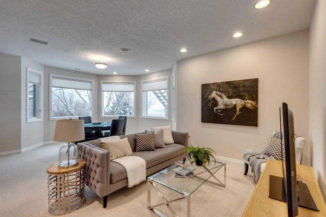 329 Douglasdale Point Se, Home with 4 bedrooms, 2 bathrooms and 6 parking in Calgary AB | Image 27