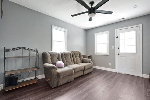 518 Yates St, Williamsport, OH, 43164-3519 | Card Image